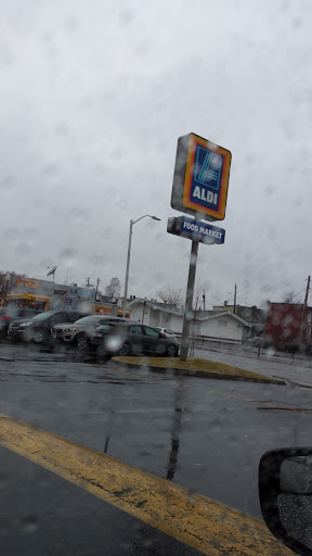 Supermarket «ALDI», reviews and photos, 3250 E Fayette St, Baltimore, MD 21224, USA