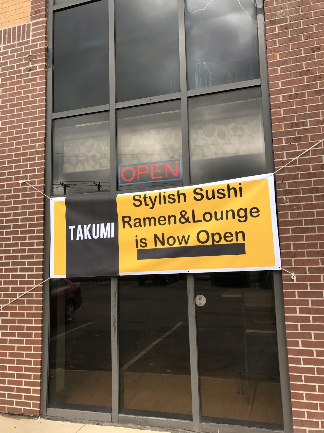 Takumi Sushi Ramen&Lounge