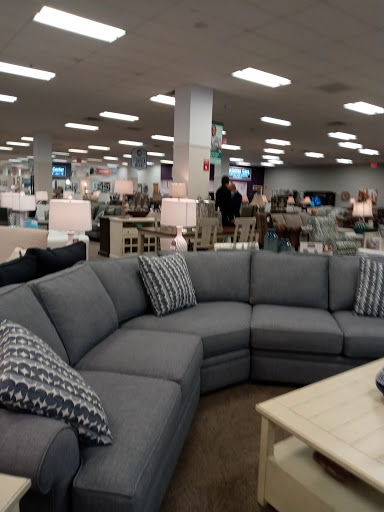 Furniture Store «Raymour & Flanigan Furniture and Mattress Store», reviews and photos, 610 Exterior Street, Bronx, NY 10451, USA