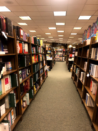 Book Store «Barnes & Noble», reviews and photos, 3216 W Lake St, Minneapolis, MN 55416, USA