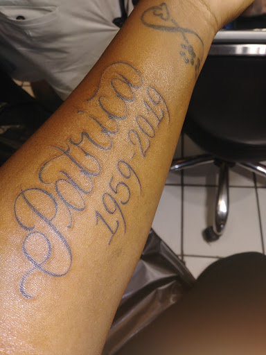 Tattoo Shop «No Egrets Tattoo Studios», reviews and photos, 1128 College St, Clarksville, TN 37040, USA