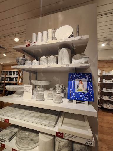 Furniture Store «Crate and Barrel», reviews and photos, 358 San Lorenzo Ave, Coral Gables, FL 33146, USA