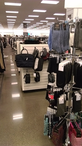 Department Store «Nordstrom Rack East Bay Bridge Shopping Center», reviews and photos, 3839 Emery St, Emeryville, CA 94608, USA