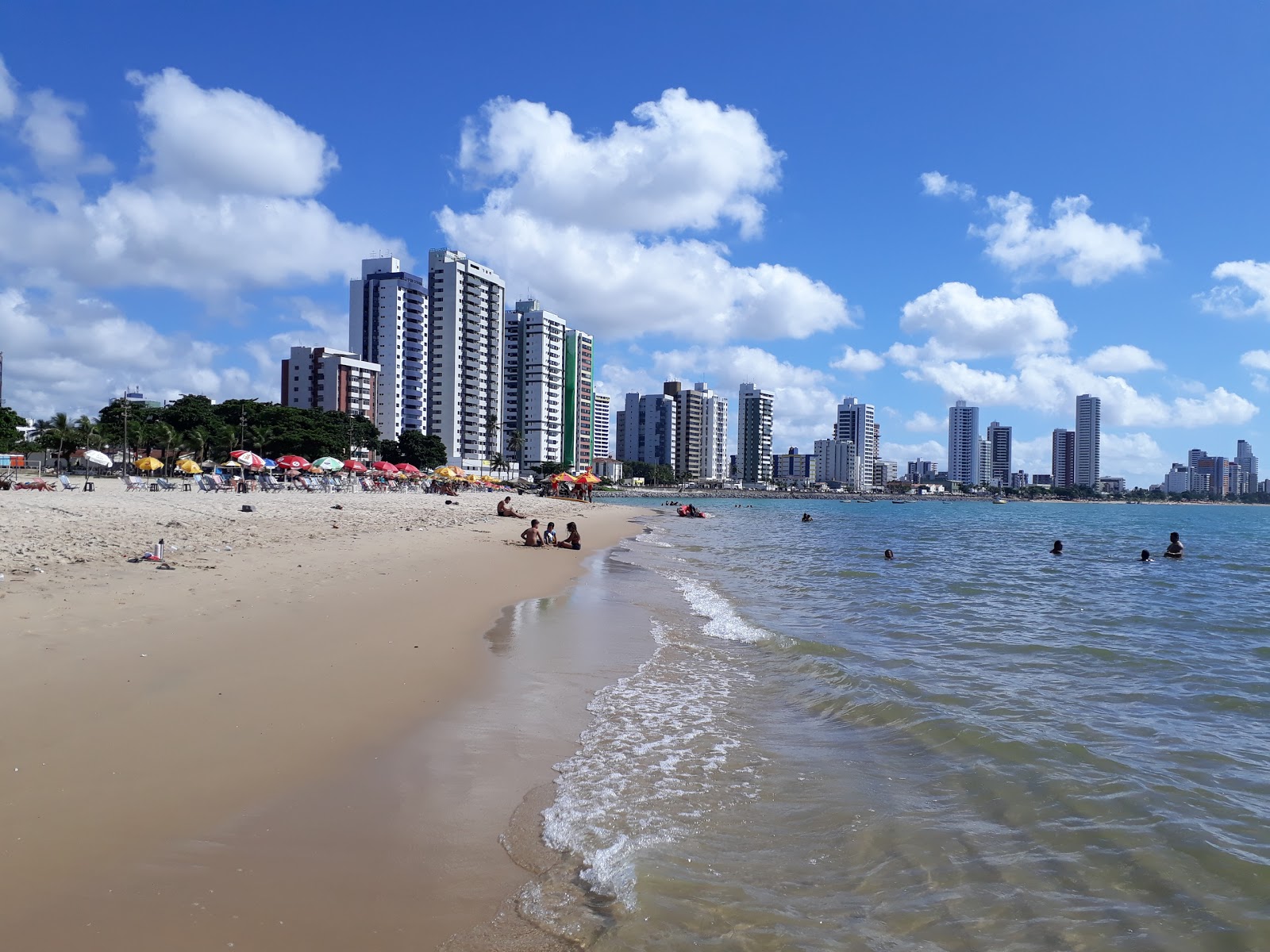 Foto de Praia do Quartel con arena beige superficie