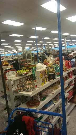 Clothing Store «Ross Dress for Less», reviews and photos, 7884 Van Nuys Blvd, Van Nuys, CA 91402, USA