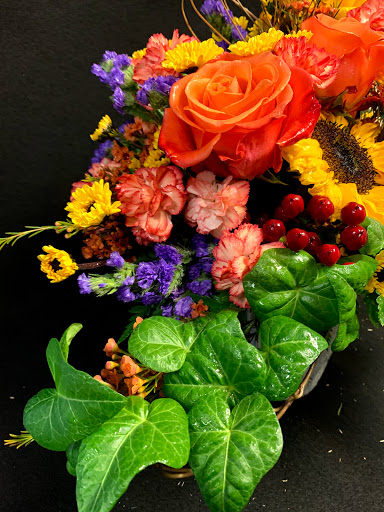 Florist «Mid Cities Florist», reviews and photos, 3225 Harwood Rd F, Bedford, TX 76021, USA