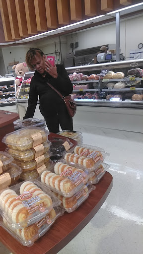 Grocery Store «Kroger», reviews and photos, 5050 Rutgers Street Northwest, Roanoke, VA 24012, USA