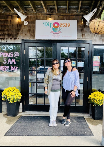 Donut Shop «Dippin Donuts», reviews and photos, 241 Edgartown-Vineyard Haven Rd, Edgartown, MA 02539, USA