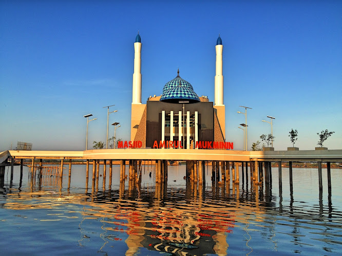 Menelusuri Keindahan Masjid di Kota Makassar: Masjid Raya, Masjid Terapung, dan Tempat Ibadah Lainnya