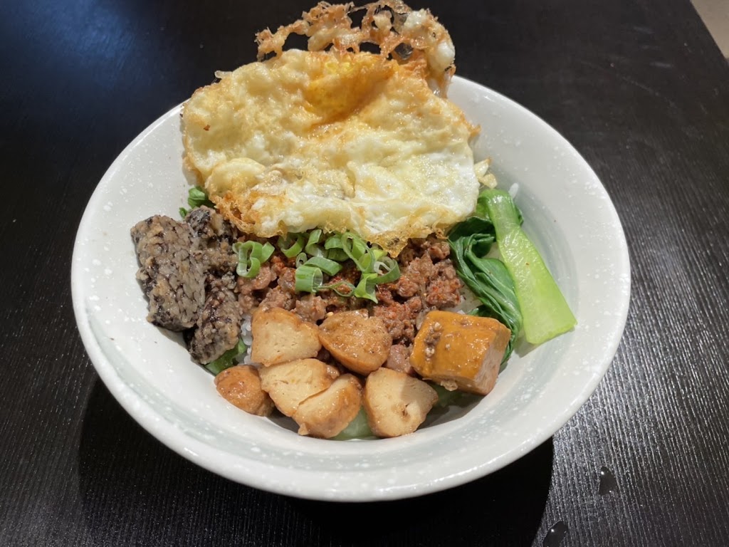 一禾禾123｜一秝純牛肉燥飯｜辣炒雞絲麵｜鹹粥｜宵夜美食｜小菜湯品飲料｜平價宵夜美食｜外帶內用 的照片
