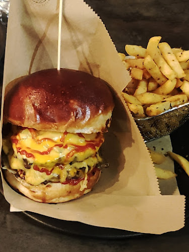 İstasyon Burgers & Hot Dogs - Restoran