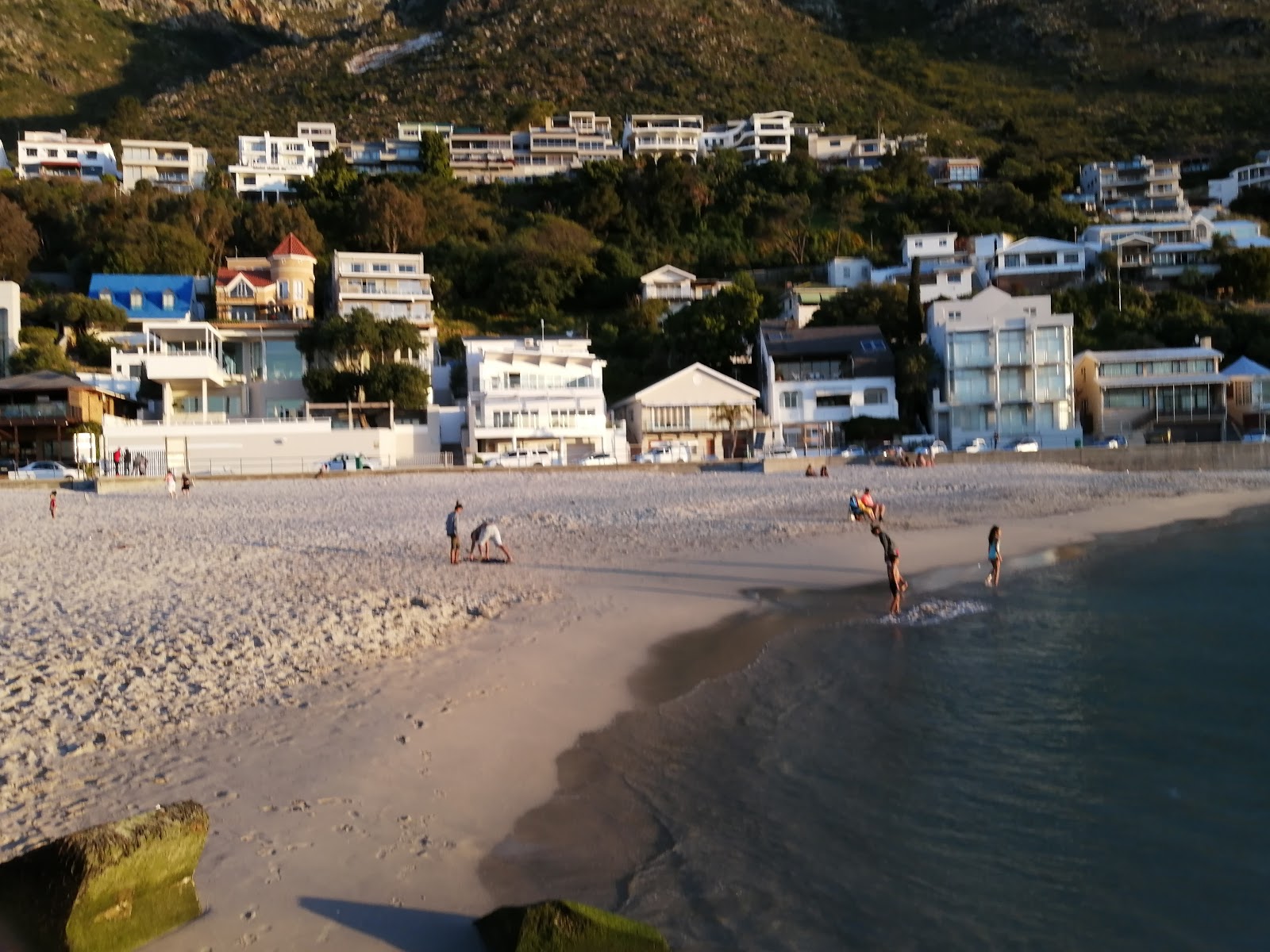 Bikini beach'in fotoğrafı çok temiz temizlik seviyesi ile