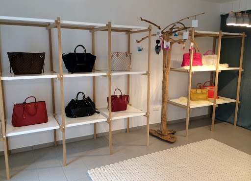 EM CHANGE Secondhand - Designer Handtaschen Boutique: Reinigung, Reparatur & An-/Verkauf