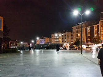 Adem Basturk Kültür Merkezi Meydani