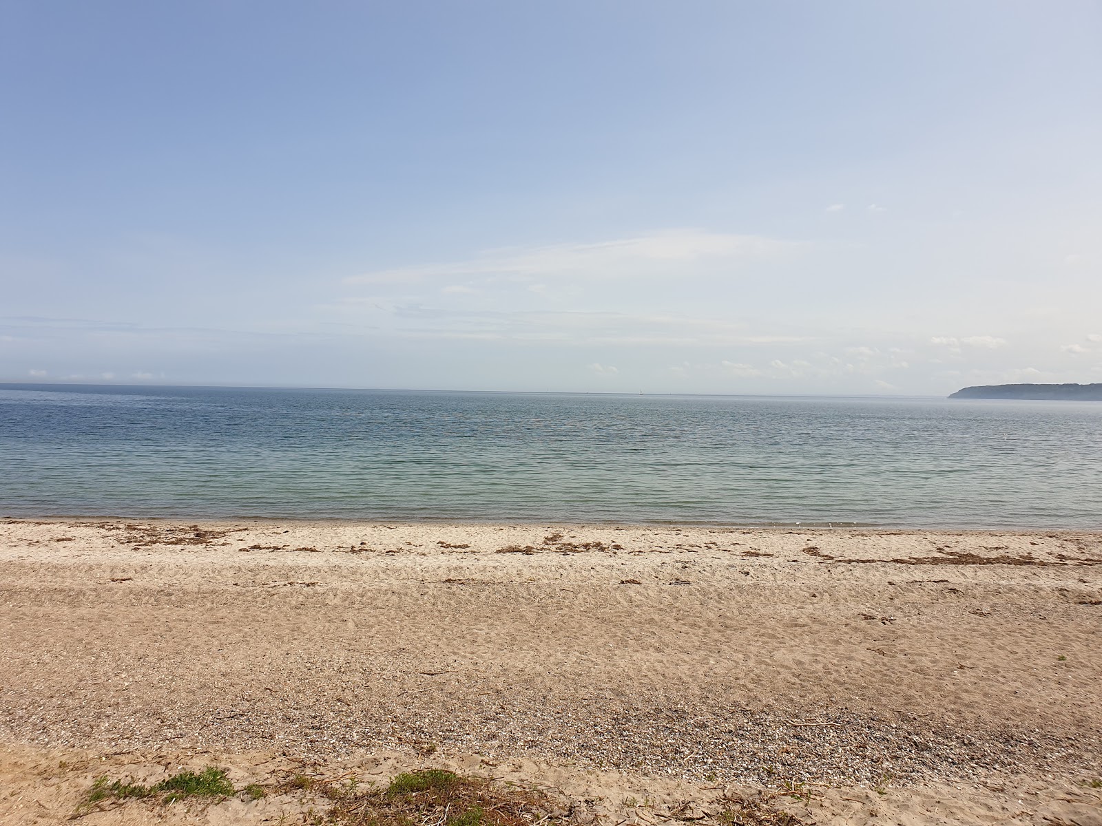 Photo de Oster Beach entouré de montagnes
