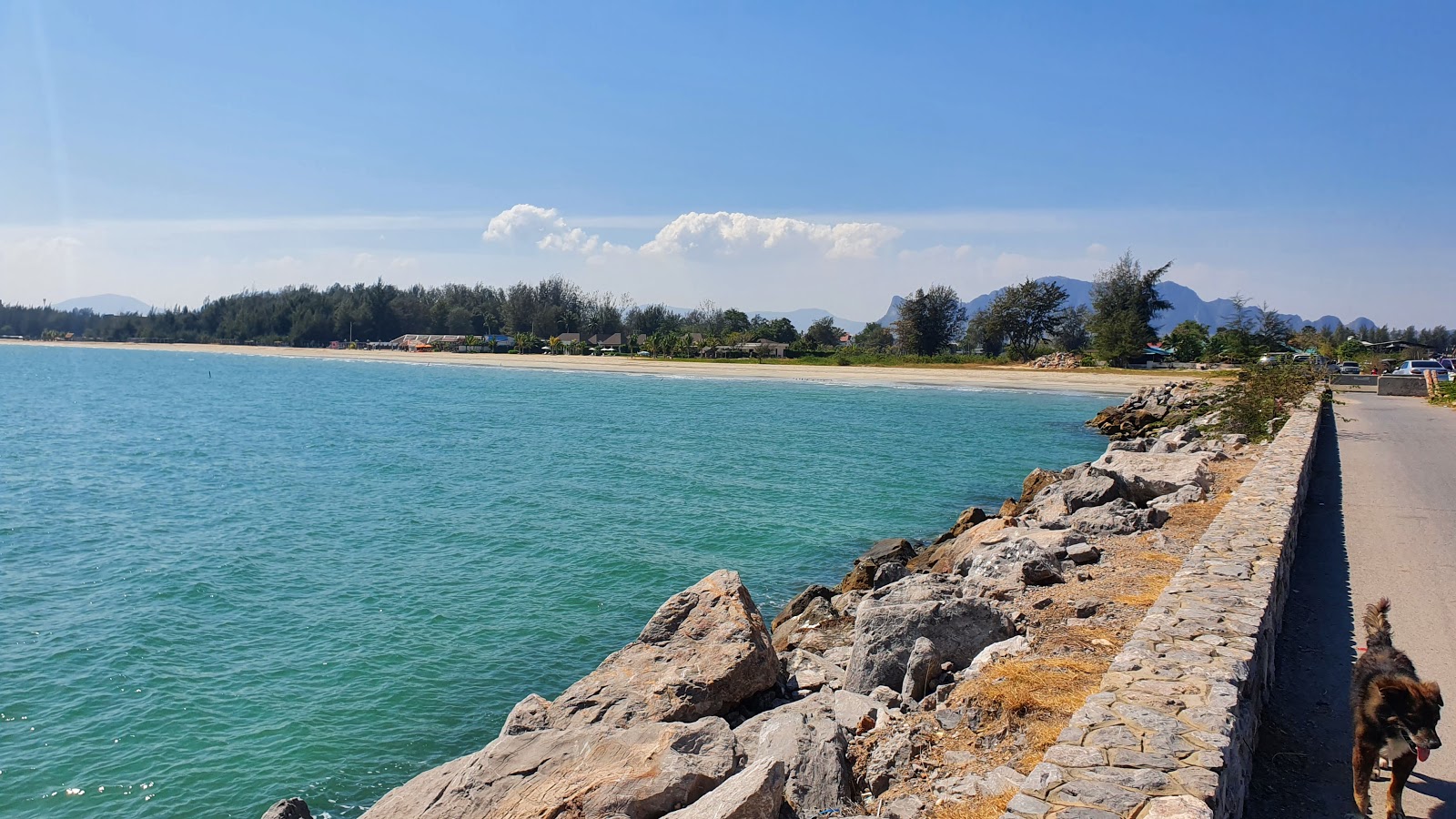 Foto de North Cha-am Beach con playa amplia