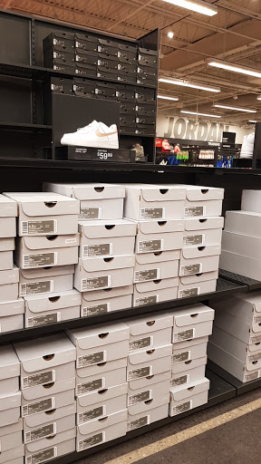 Sporting Goods Store «Nike Factory Store», reviews and photos, 8510 S Cottage Grove Ave, Chicago, IL 60619, USA