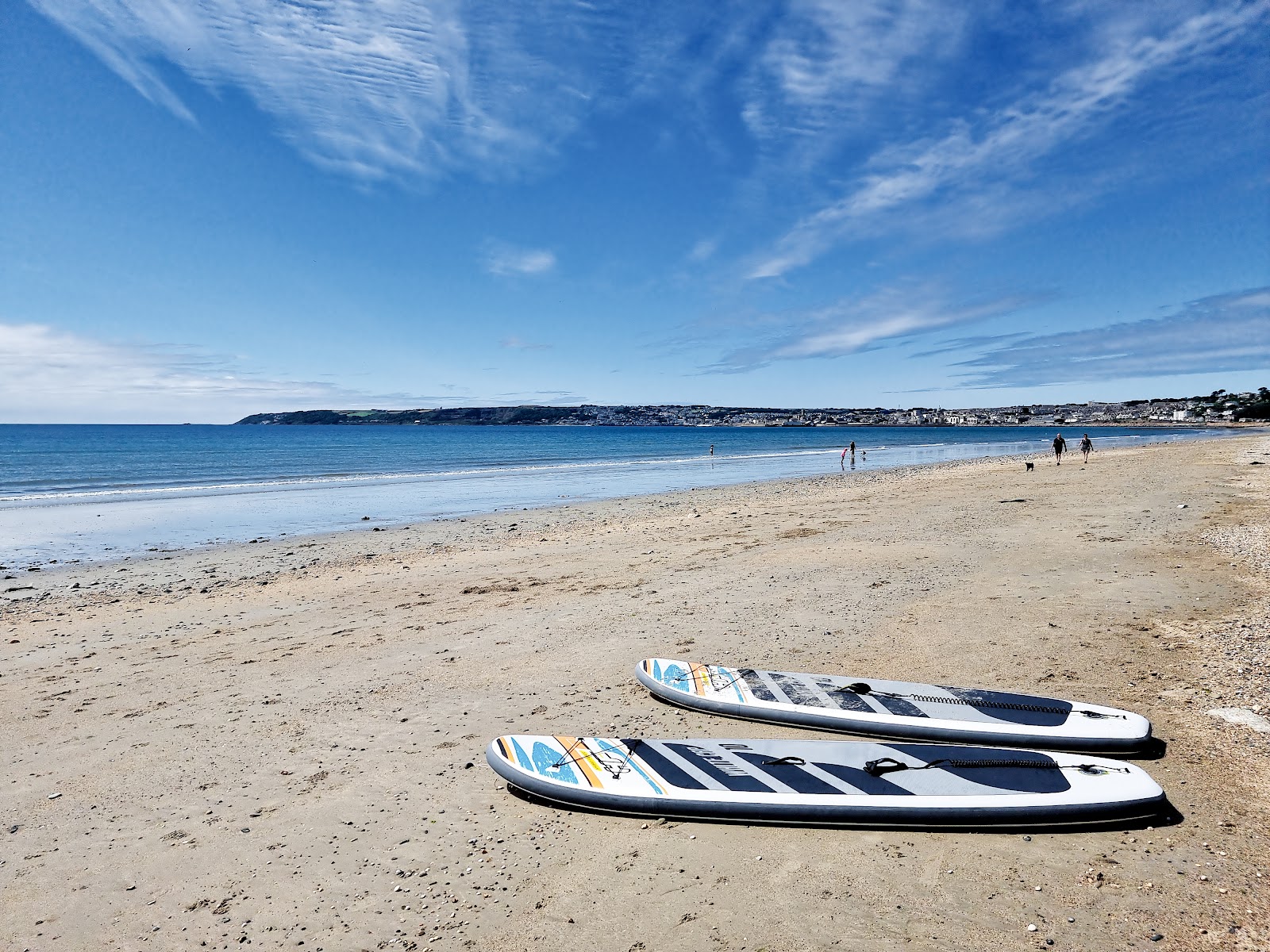 Foto de Long Rock Beach com areia clara e seixos superfície