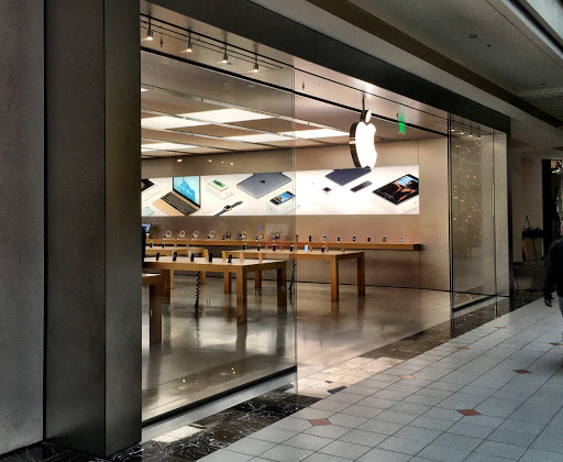 Computer Store «Apple Solomon Pond Mall», reviews and photos, 601 Donald Lynch Blvd, Marlborough, MA 01752, USA