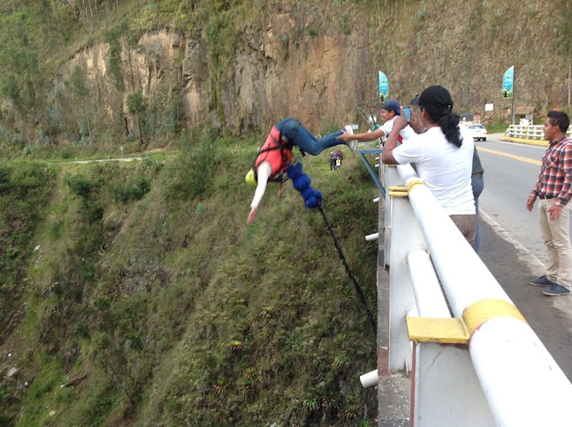 Panamericana y Fray Cristóbal Zambrano Entrada a Gunudel Cerca al Estadio Municipal de, Saraguro 110801, Ecuador