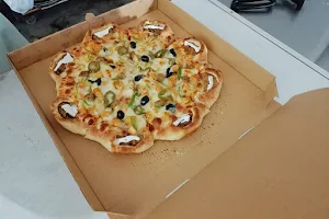 SHAHI PIZZA image