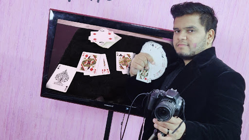 Magician Mayank | Visual illusionist | Corporate Magician