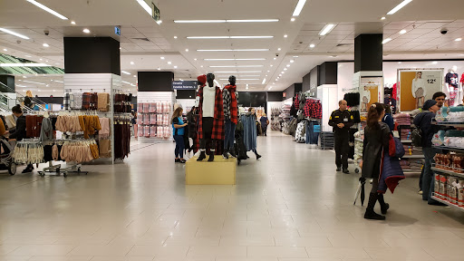 Multi-brand clothing stores Oporto