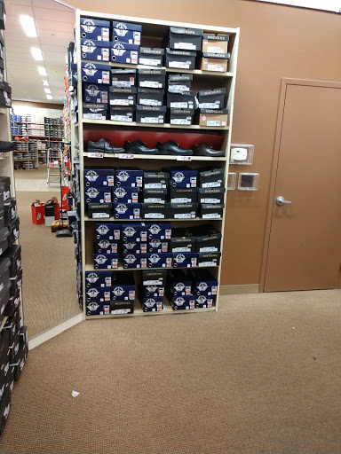 Shoe Store «Famous Footwear», reviews and photos, 2265 Walker Lake Rd, Mansfield, OH 44903, USA