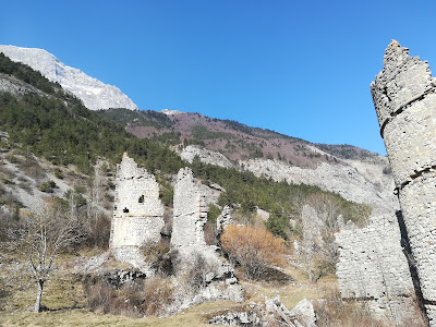 Ruines du château de Lesdiguières à Le Glaizil