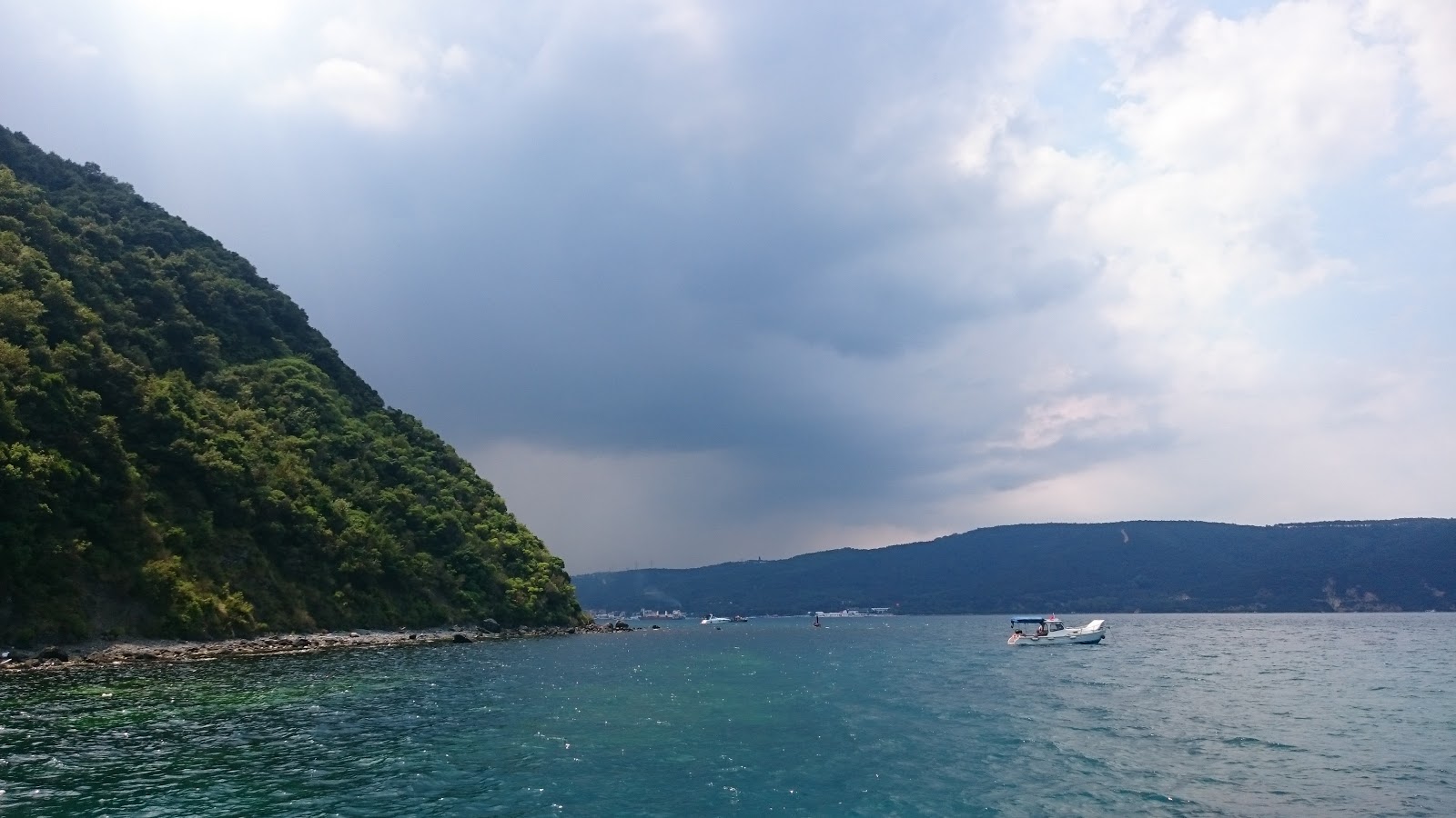 Fotografija Kecilik Koyu z turkizna čista voda površino