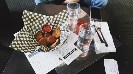 Comedy Club «Helium Comedy Club - Portland», reviews and photos, 1510 SE 9th Ave, Portland, OR 97214, USA