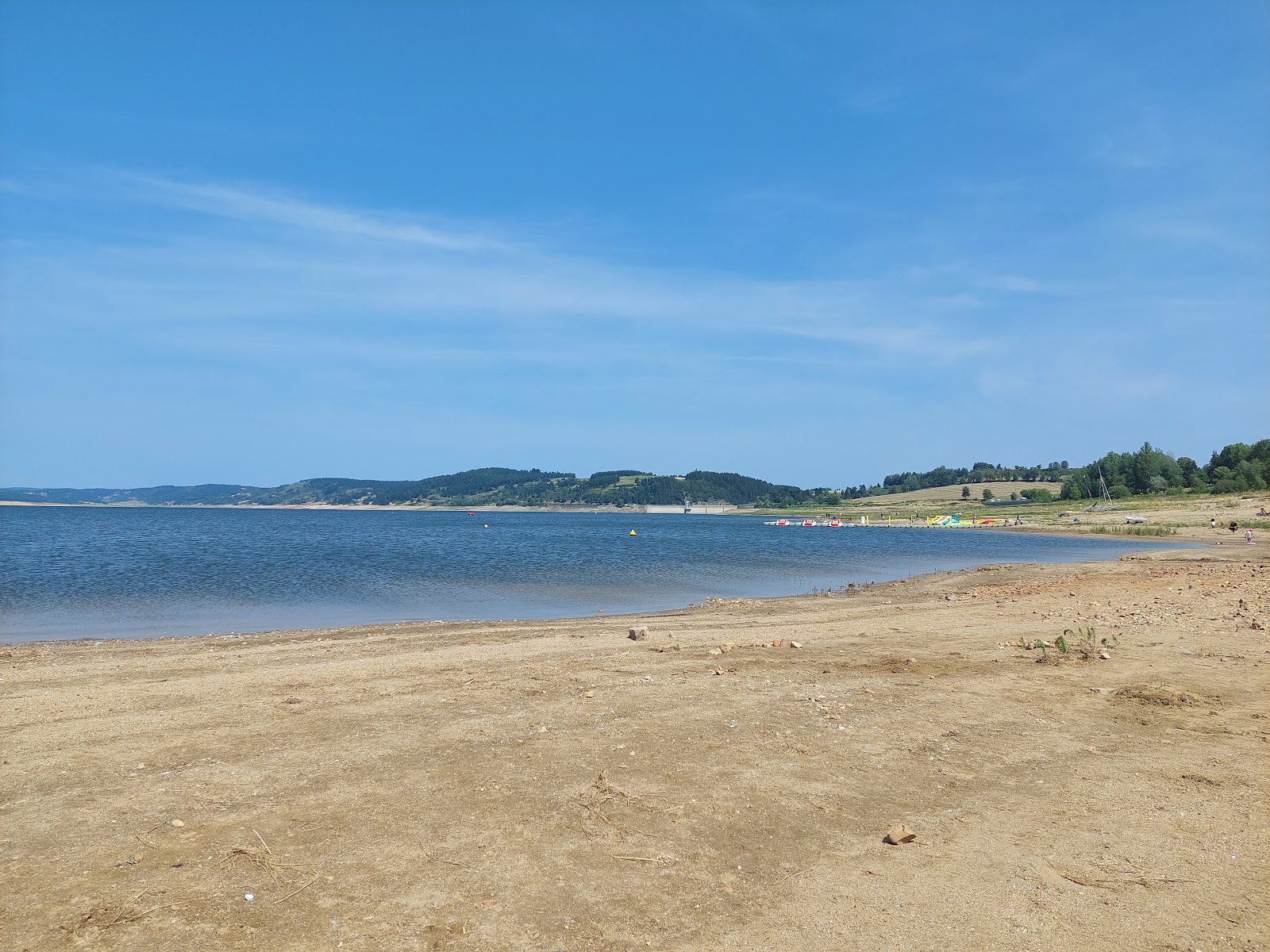 Plage du Lac de Naussac'in fotoğrafı düz ve uzun ile birlikte