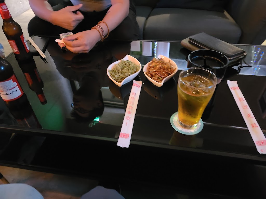 [ 1202 bar ] 餐酒館｜酒吧｜餐廳｜調酒｜宵夜｜飲料｜簡餐｜炸物｜小酌｜聚會｜三民｜岡山｜左營｜人氣｜楠梓美食｜必吃必喝酒吧｜特色美食｜網美打卡｜飛鏢機｜在地推薦｜生日慶生｜德賢商圈｜高雄美食｜特色pub｜包廂包場 的照片