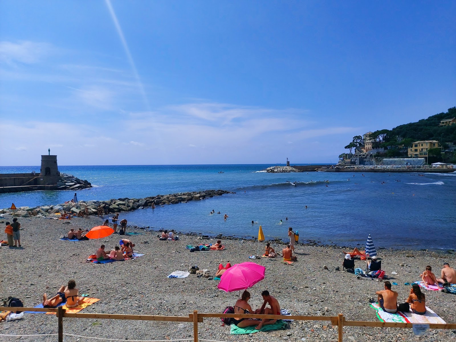 Foto av Spiaggia di Recco och dess vackra landskap