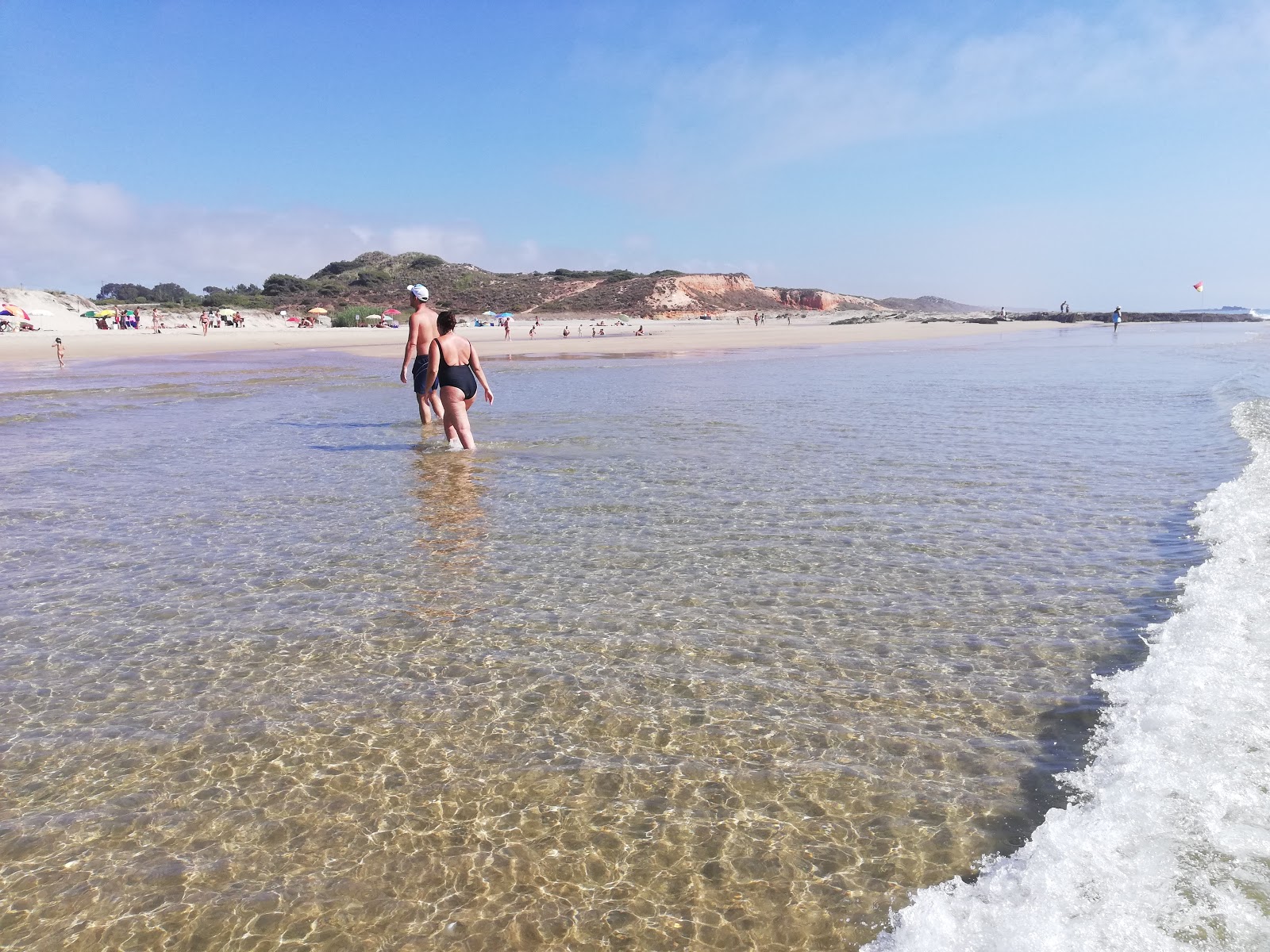 Foto de Morgavel Beach com uma linha costeira espaçosa