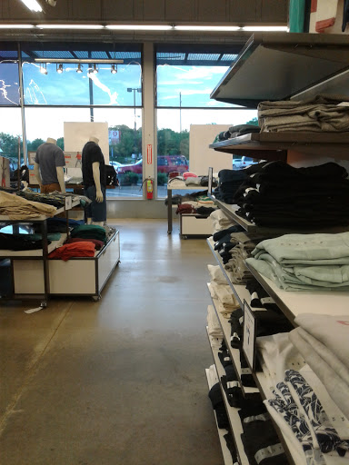 Clothing Store «Old Navy», reviews and photos, 880 Sunrise Hwy, Bay Shore, NY 11706, USA