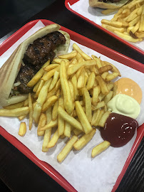 Plats et boissons du Restaurant Star - Grill Kebab, Spécialités Turques à La Courneuve - n°2