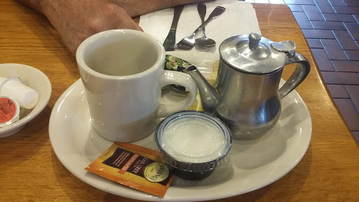 American Restaurant «Cracker Barrel Old Country Store», reviews and photos, 5580 Windward Pkwy, Alpharetta, GA 30004, USA