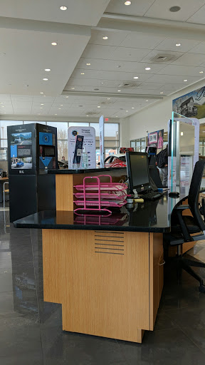 Toyota Dealer «AutoNation Toyota Leesburg», reviews and photos, 1 Cardinal Park Dr SE, Leesburg, VA 20175, USA