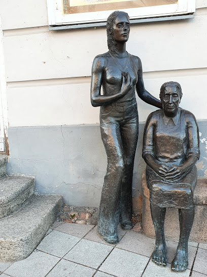 Skulptuur 'Maanaised' (Sculpture ‘Countrywomen’)