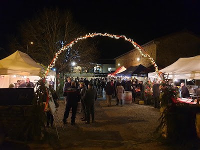 Marché de producteurs locaux à Cruzille