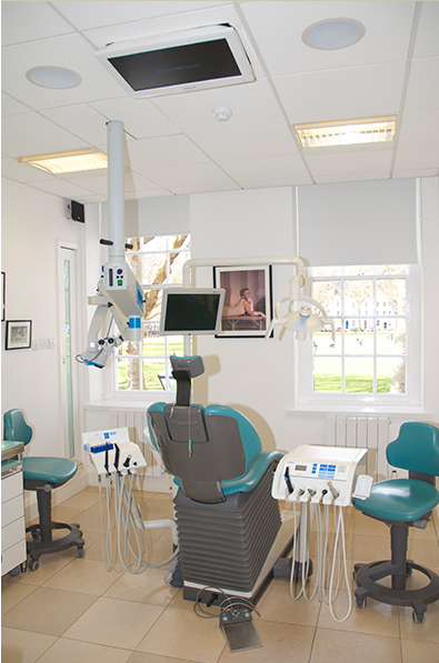 عيادة كوين سكوير لطب الأسنان والزرع - Queen Square Dental & Implant Clinic