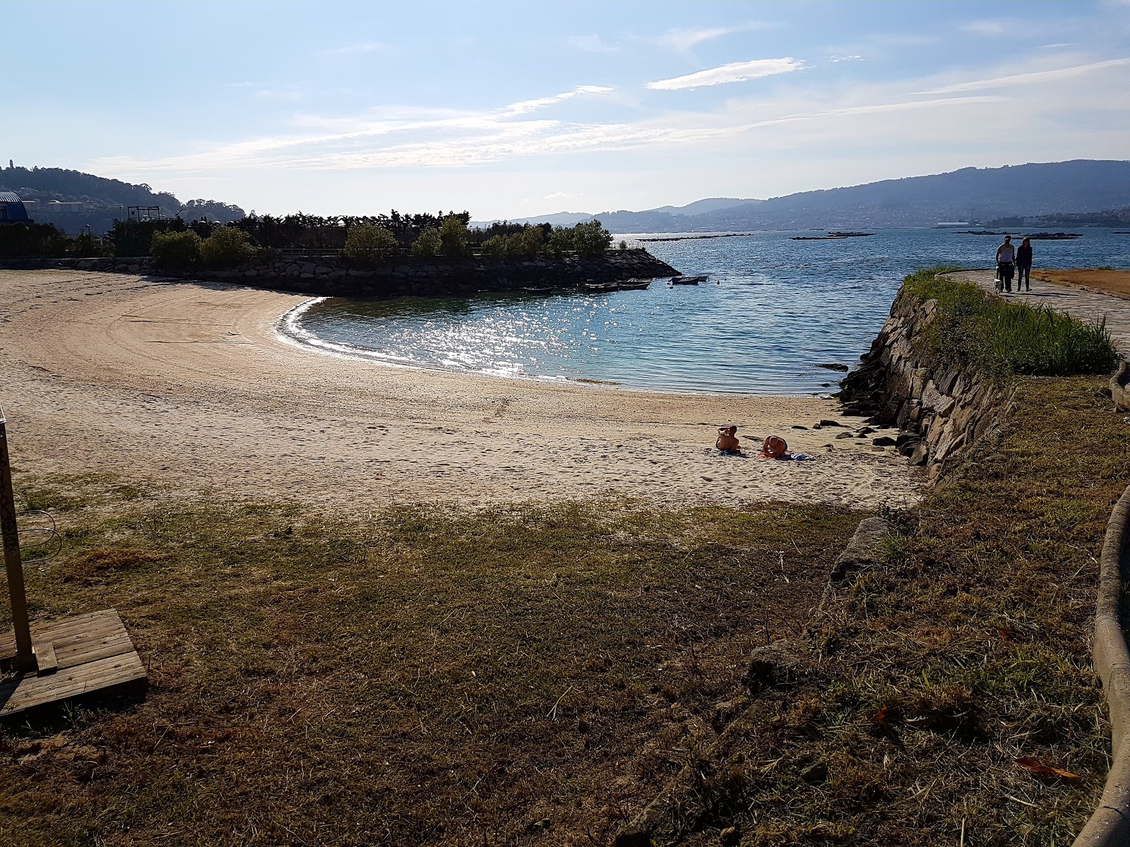 Foto de Mende Beach con arena beige superficie