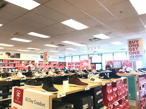 Shoe Store «Famous Footwear», reviews and photos, 213 W Alexander St, Plant City, FL 33563, USA