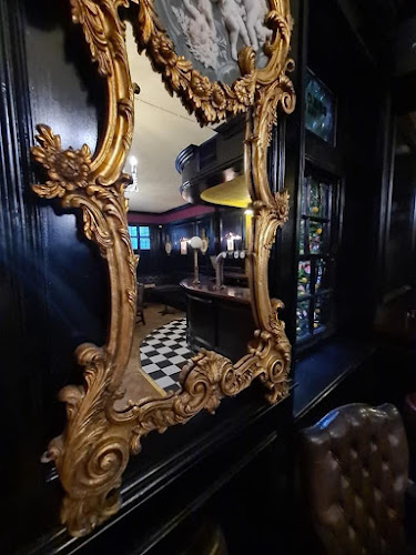 Comments and reviews of The Queens Head