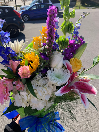 Florist «Mt Washington Florist», reviews and photos, 145 N Bardstown Rd, Mt Washington, KY 40047, USA