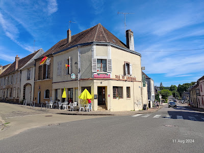 Le Commerce Bar à Saint-Fargeau
