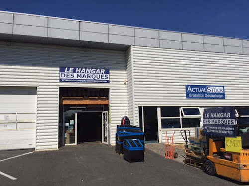 Le hangar des marques à Saint-Cyr-sur-Loire