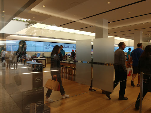 Computer Store «Microsoft Store - South Coast Plaza», reviews and photos, 3333 Bristol St #1249, Costa Mesa, CA 92626, USA