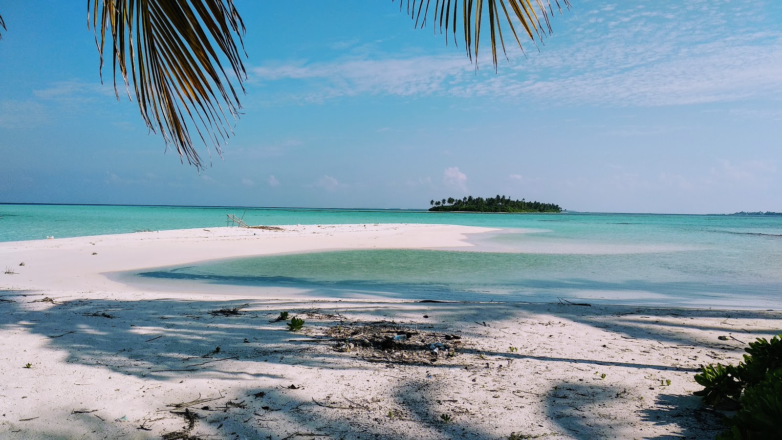 Foto van Kashidhoo Strand met ruim strand